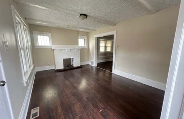 87 W Cuyahoga Falls Ave - 87 West Cuyahoga Falls Avenue, Akron, OH 44310