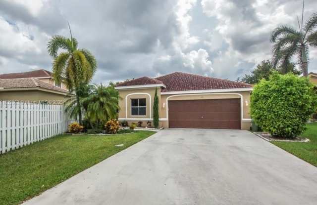 675 Maplewood Ct photos photos