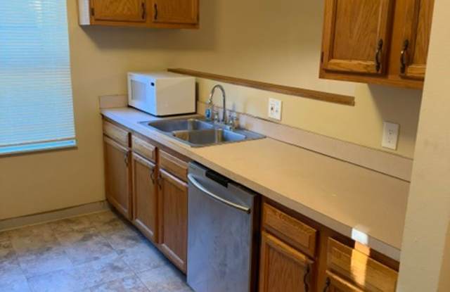 Charming 3 Bed Property at Prime Location Gallery 3