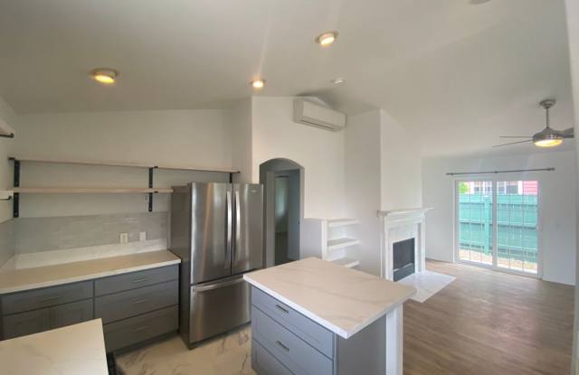 The Heart of Waimea 3BR/2BA with AC, Vaulted Ceilings, and Yard Service! Gallery 4
