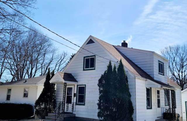 Charming 4 Bedroom on the North Side of Madison - 1925 Kropf Avenue, Madison, WI 53704 Charming 4 Bedroom on the North Side of Madison - 1925 Kropf Avenue, Madison, WI 53704