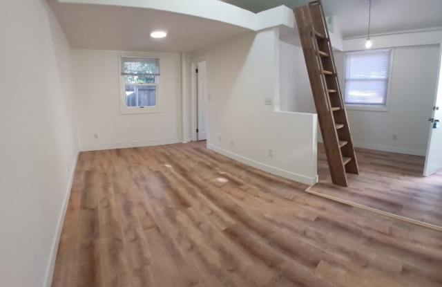 1 bed 1 bath near downtown Gallery 4
