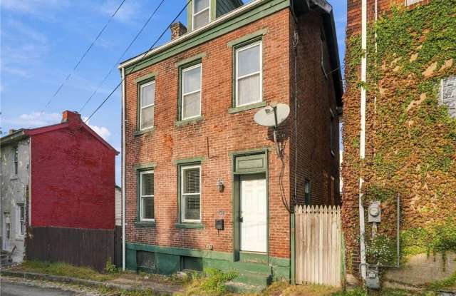 242 Urbana Way Gallery 1