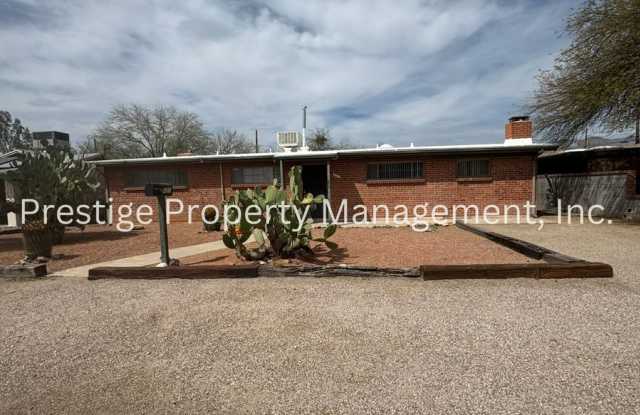 Stop Your Search! This 3/2+ Bonus Room is Centrally Located with a Pool and More! photos photos