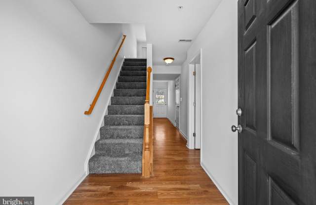 28 HEIGHTS AVE Gallery 3