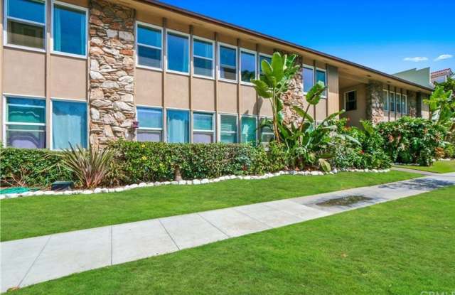 1 Bedroom 1 Bath Located in the highly sought after "Towne Capri" complex in Long Beach Gallery 3