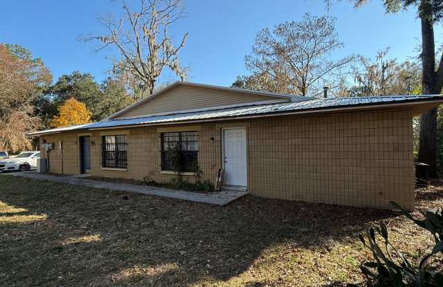 Discover Your Next Home at 4330 SW 74th Terr, Unit 4, Gainesville, FL! photos photos