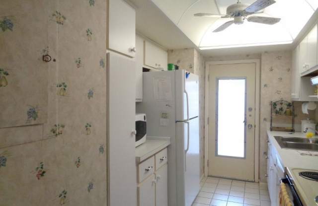2BR/2BA Ground Level Condo in Venice Ave Condos- Great Deal! Gallery 4