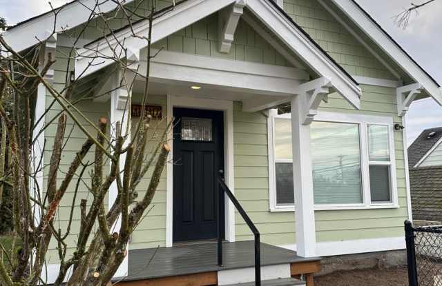 Beautifuly remodeled 2 plus Bedroom 1 3/4 bath Home in Tacoma! - 1117 South Grant Avenue, Tacoma, WA 98405