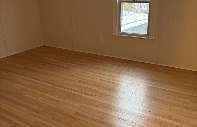 75 Grand St - 75 Grand Street, Thomaston, CT 06787