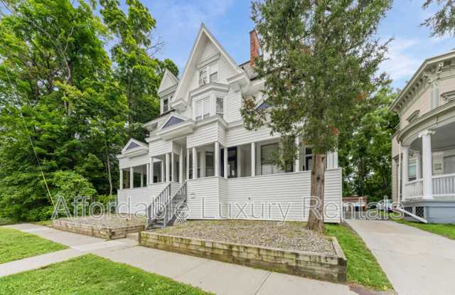 102 S Lake Ave photos photos
