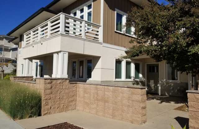 Spacious Condo 3 bedrooms, 2 bathrooms Built 2016 - 992 Los Angeles Avenue, Ventura, CA 93004