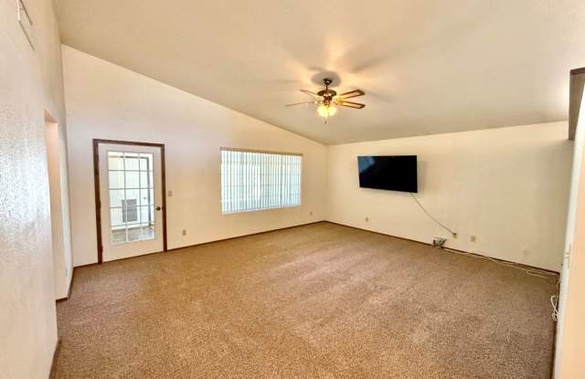 Spacious 3BR Cul-de-Sac Home with Bonus Room, New Carpet & Split Floor Plan! Gallery 4