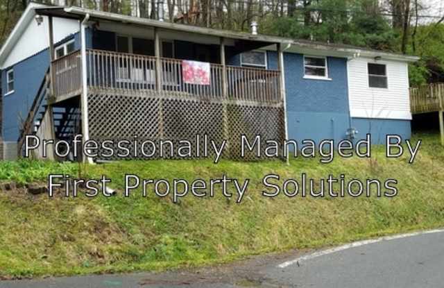 203 Old Pemberton Rd - 203 Old Pemberton Road, MacArthur, WV 25801