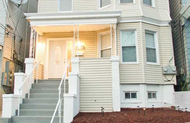 118 MCADOO AVE - 118 McAdoo Avenue, Jersey City, NJ 07305
