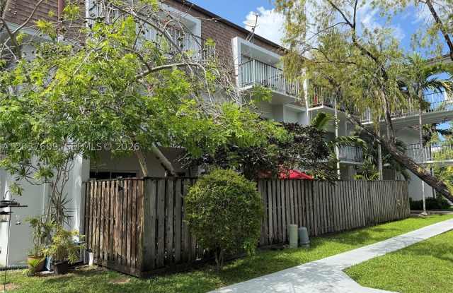 9621 SW 77th Ave photos photos