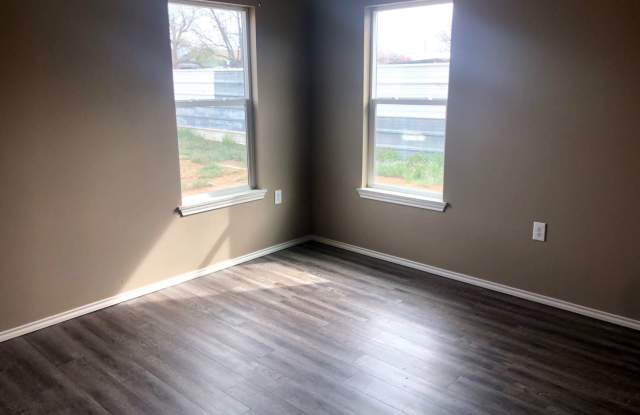 309 E Rice Gallery 4