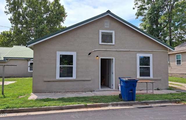 1304 S Iowa Avenue photos photos