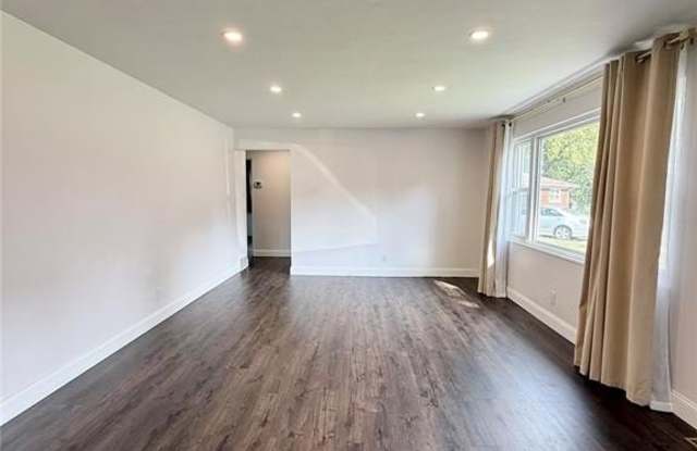 76 GATEWOOD Court Gallery 4