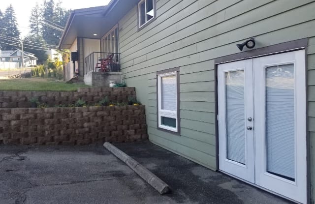1705 52nd ST SE - 1705 52nd Street Southeast, Everett, WA 98203