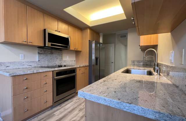 Spacious Paseo Villas 2 Bedroom 2 Bath Condo Overlooking Pool - 130 East San Fernando Street, San Jose, CA 95112