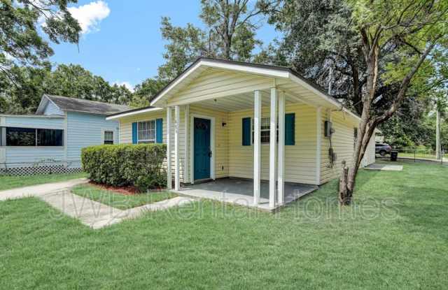 1675 1st St W photos photos