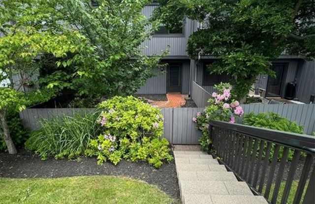 2004 Mulberry Court - 2004 Mulberry Court, Poughkeepsie, NY 12603