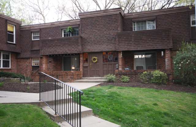 Beautiful 2 Bedroom/2 Bath condo in Parkway Central School District - 13555 Coliseum Drive, Chesterfield, MO 63017