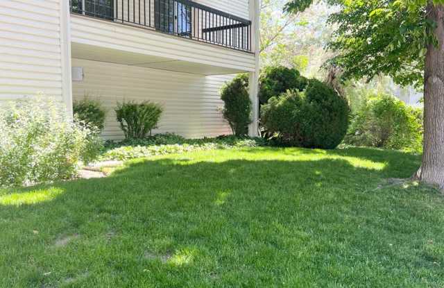 Comfortable 2-Bedroom Condo with Pool & Tennis Courts Gallery 1