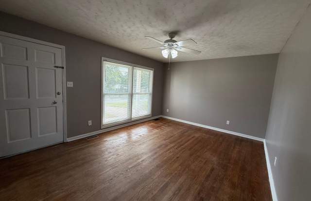 3 bedroom 2 Bath home. Fenced in yard. Gallery 3
