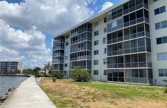 2920 Point East Dr Gallery 1