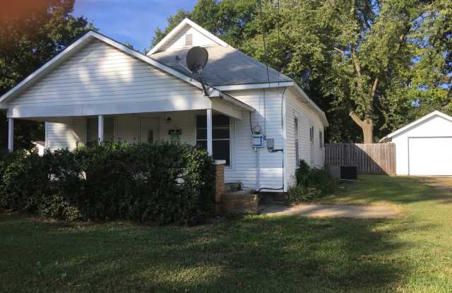 Very Nice 2BR/1BA House in Frontenac with Privacy Fence! photos photos