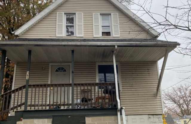 Spacious 2-Bedroom Home for Lease in Akron photos photos