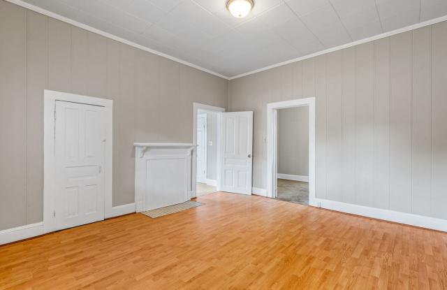 UNCG area with 3 bedrooms and 1 bath, Central AC! Gallery 4
