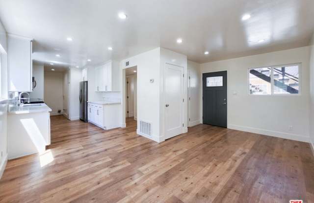 2917 N Coolidge Ave unit: 3 photos photos