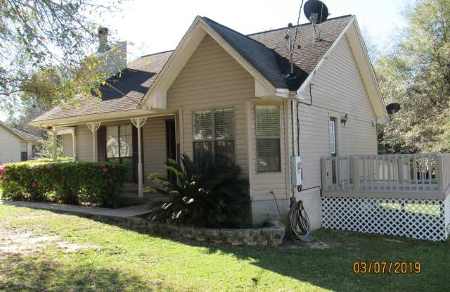207 W Pinoak Ct - 207 Pinoak Court, Okaloosa County, FL 32539