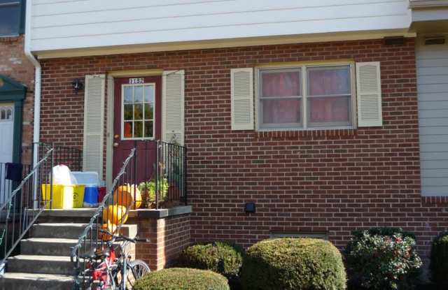 5 Bedroom Townhome - Close to Campus! photos photos