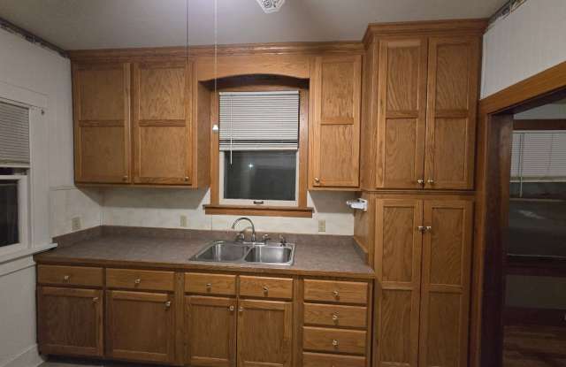 2 bedroom plus large bonus room, large living room and dining room, fenced in yard photos photos