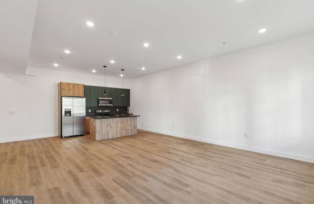 2138 N 9TH Street unit: 2 photos photos