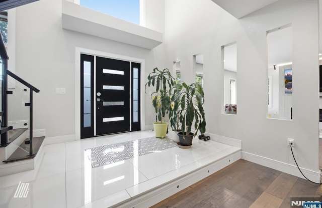 71 Dillingham Place Gallery 3