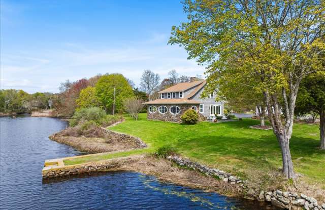 28 Palmer Neck Rd - 28 Palmer Neck Road, New London County, CT 06379