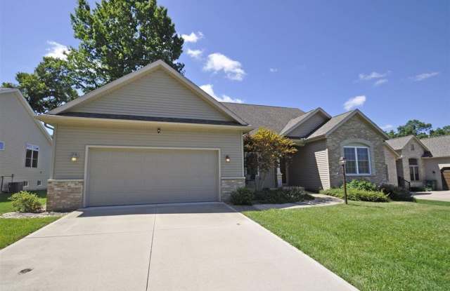 Executive home with pond views just 10 mins to Notre Dame. Gallery 3