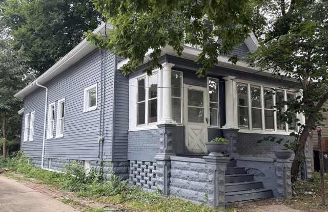 721 East Corrington Avenue - 721 East Corrington Avenue, Peoria, IL 61603