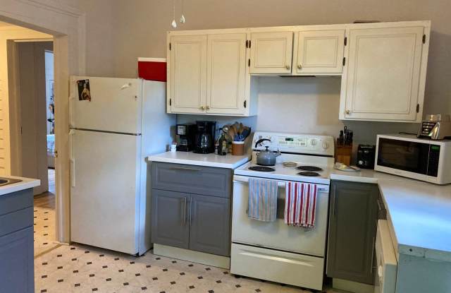 Three bedrooms 1 bath downtown Durham home: Available Now! Gallery 3