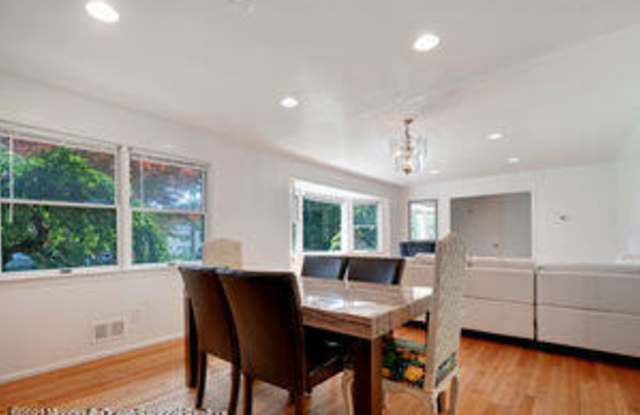 1101 Lincoln Court Gallery 3