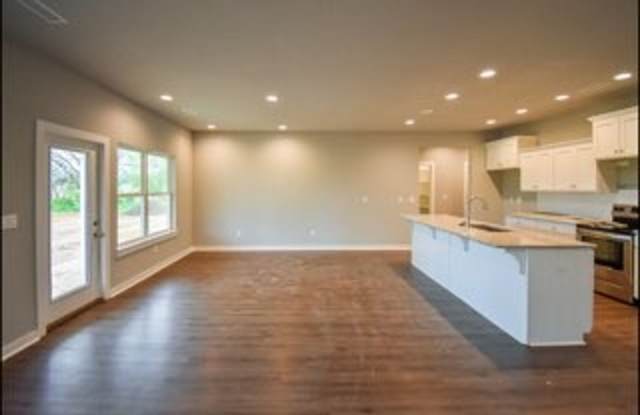 4 Bedroom, 2 Bathroom Home In Farmington, AR Gallery 4