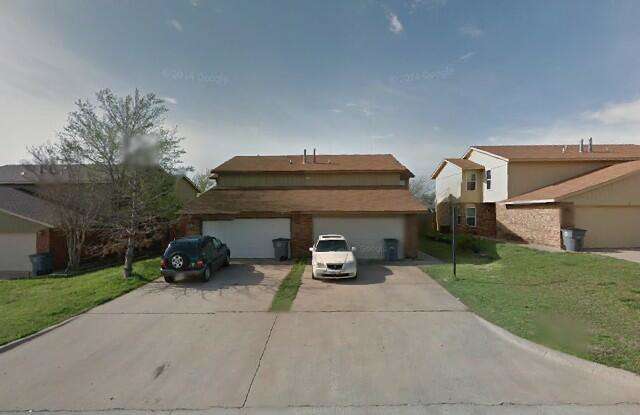 Close to Fort Sill, large laundry room Gallery 1