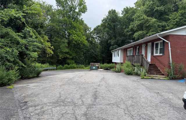 3 Brookside Avenue Gallery 3