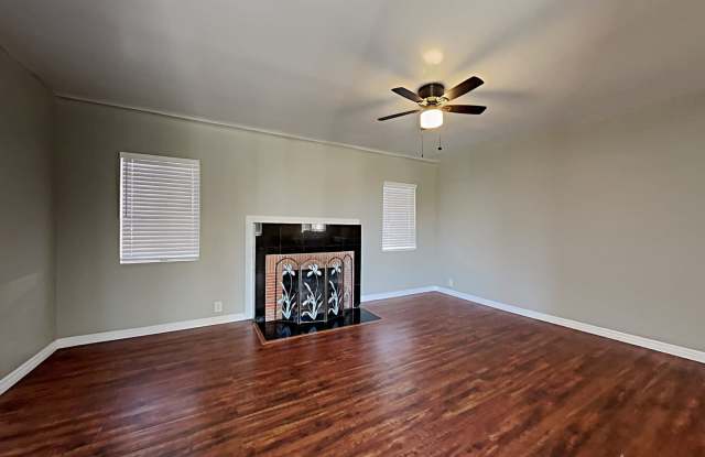 10604 S Manhattan Place Gallery 3