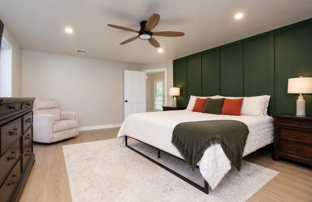 621 E Hackberry Gallery 4